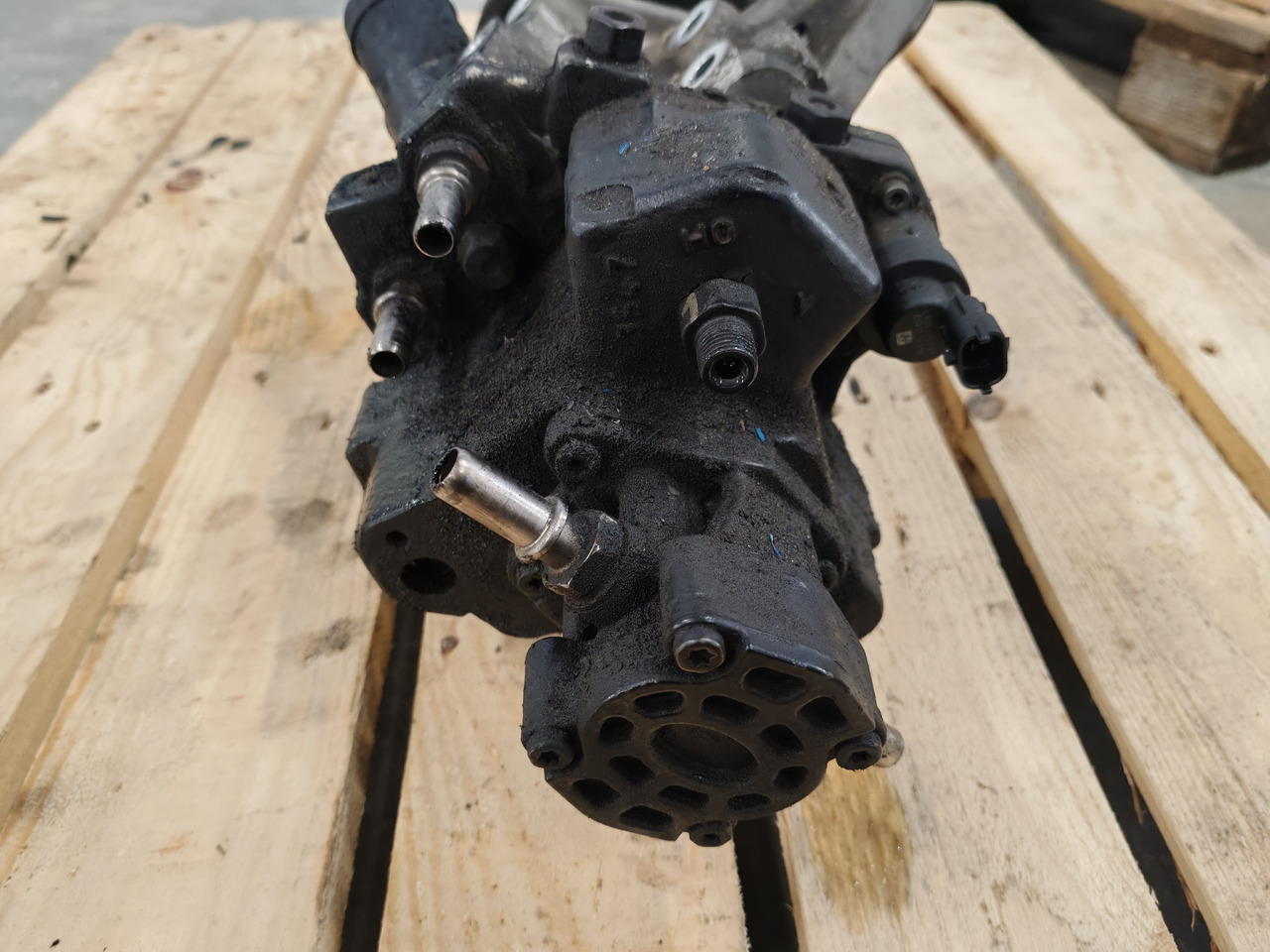 MAN TGS TGX EURO 6 / D2676LF / BOSCH FUEL PUMP / 51111037858 - Pumpa za gorivo: slika 3 MAN TGS TGX EURO 6 / D2676LF / BOSCH FUEL PUMP / 51111037858 - Pumpa za gorivo: slika 3