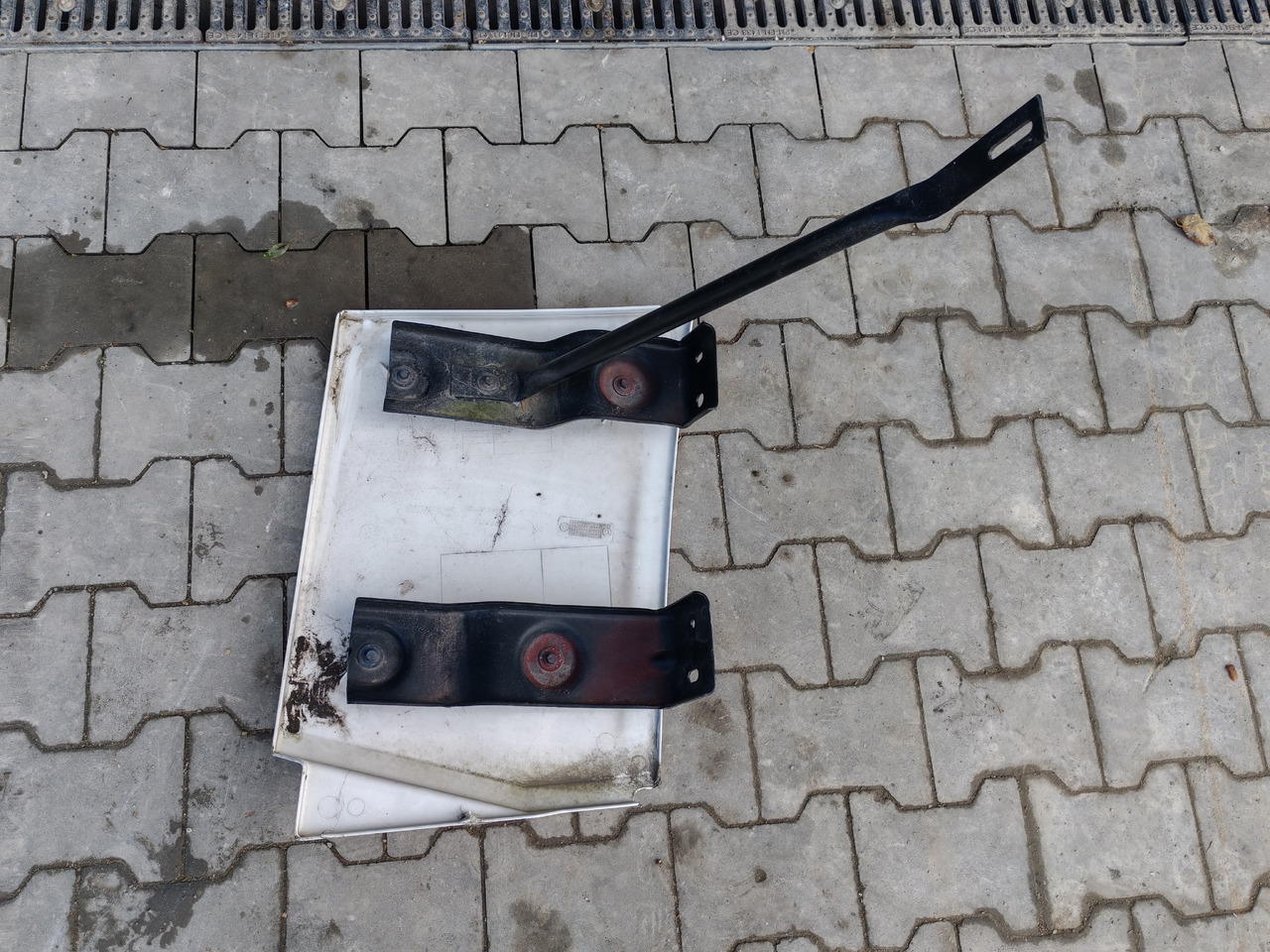 RENAULT RANGE T EURO 6 / HIGH CAB / LEFT SPOILER EXTENDER - Aerodinamika/ Spojler: slika 5 RENAULT RANGE T EURO 6 / HIGH CAB / LEFT SPOILER EXTENDER - Aerodinamika/ Spojler: slika 5