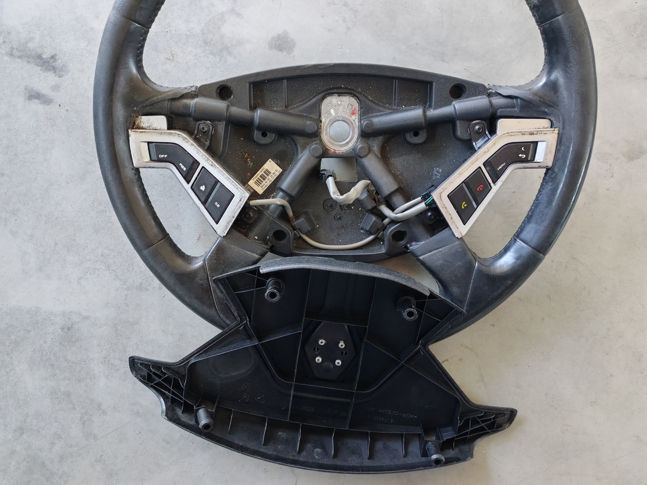 RENAULT RANGE T / STEERING WHEEL / 7484519945 - Volan: slika 2 RENAULT RANGE T / STEERING WHEEL / 7484519945 - Volan: slika 2