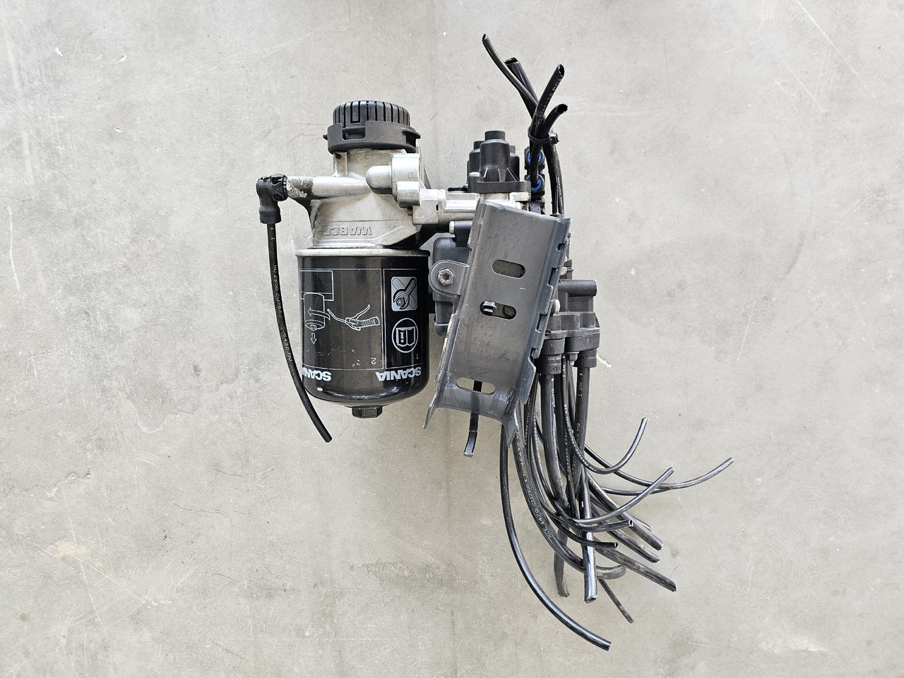 SCANIA APS AIR DRYIER VALVE / 2608040 / WORLDWIDE DELIVERY - Kočioni ventil: slika 2 SCANIA APS AIR DRYIER VALVE / 2608040 / WORLDWIDE DELIVERY - Kočioni ventil: slika 2