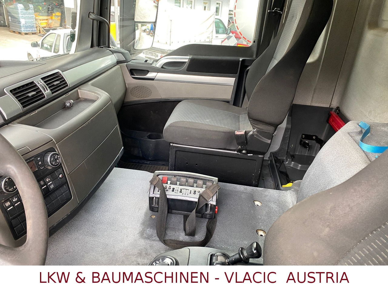 Kamion sa tovarnim sandukom, Kamion sa dizalicom MAN TGS 26.400 6x4 mit Kran HIAB 166: slika 8