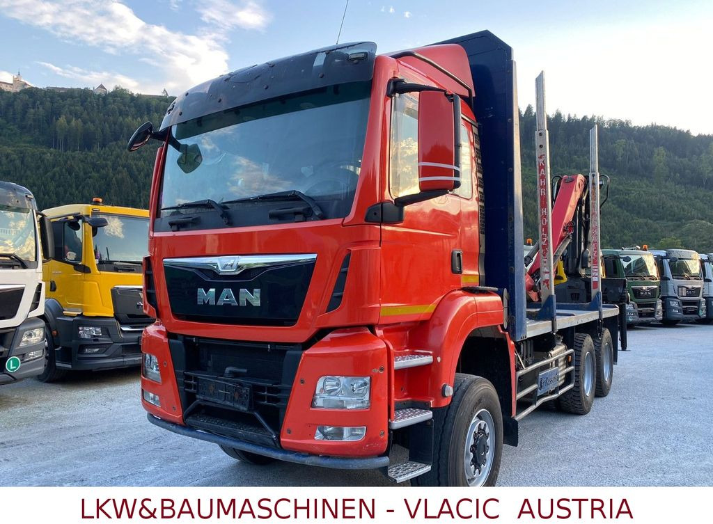 MAN TGS Holztransporter mit Kran Palfinger MAN TGS 33.480 6x6Holztransporter mit Kran Palfinger - Šticar, Kamion sa dizalicom: slika 1 MAN TGS Holztransporter mit Kran Palfinger MAN TGS 33.480 6x6Holztransporter mit Kran Palfinger - Šticar, Kamion sa dizalicom: slika 1