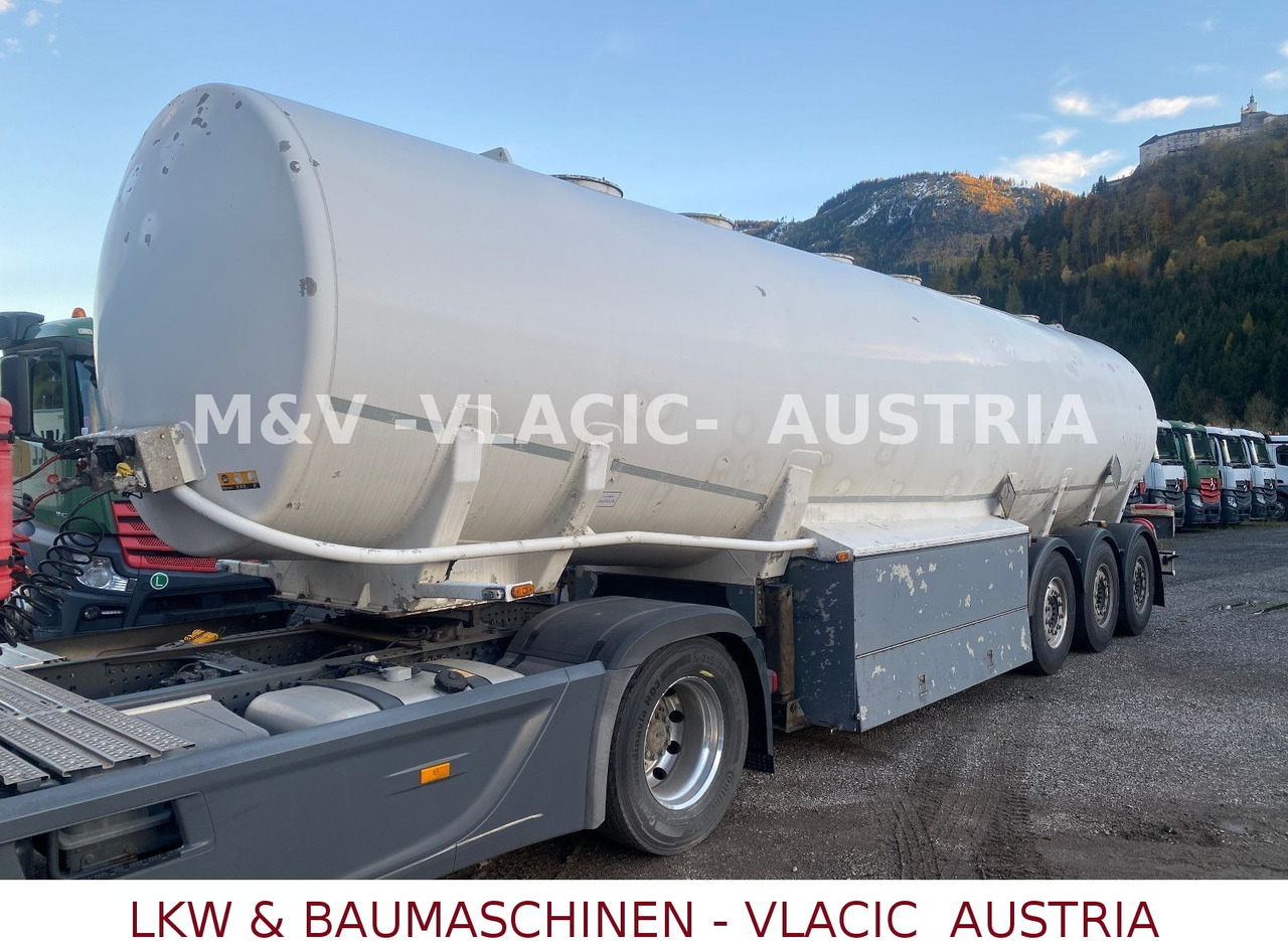 Schwarzmüller Benzin / Diesel 43000L 6Kammer Peillstab - Poluprikolica cisterna: slika 1 Schwarzmüller Benzin / Diesel 43000L 6Kammer Peillstab - Poluprikolica cisterna: slika 1