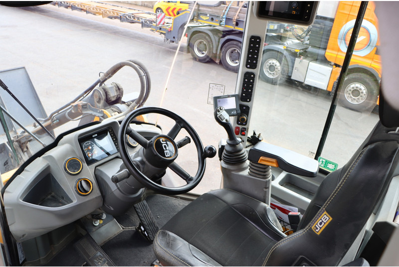 JCB 427 HT T4F - Utovarivač: slika 2 JCB 427 HT T4F - Utovarivač: slika 2
