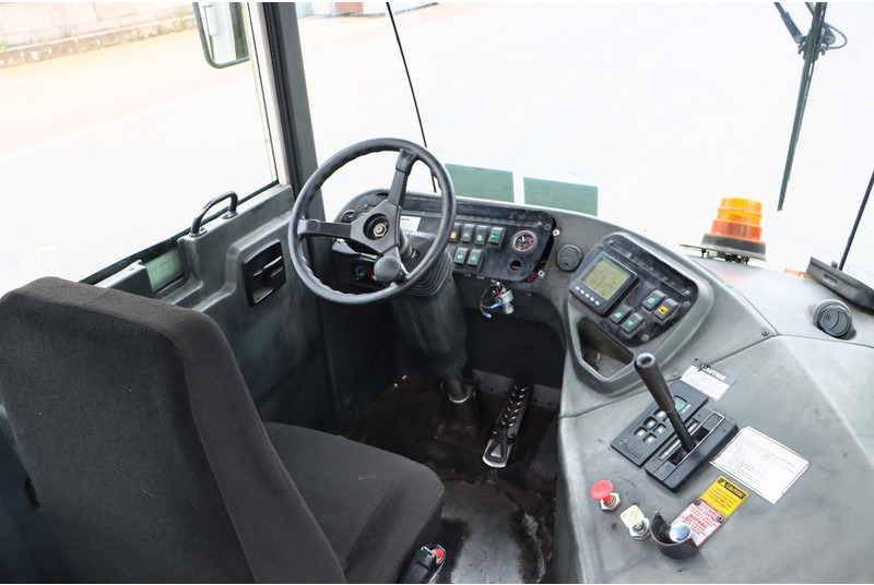 Kalmar TT612D - Terminalni traktor: slika 2 Kalmar TT612D - Terminalni traktor: slika 2