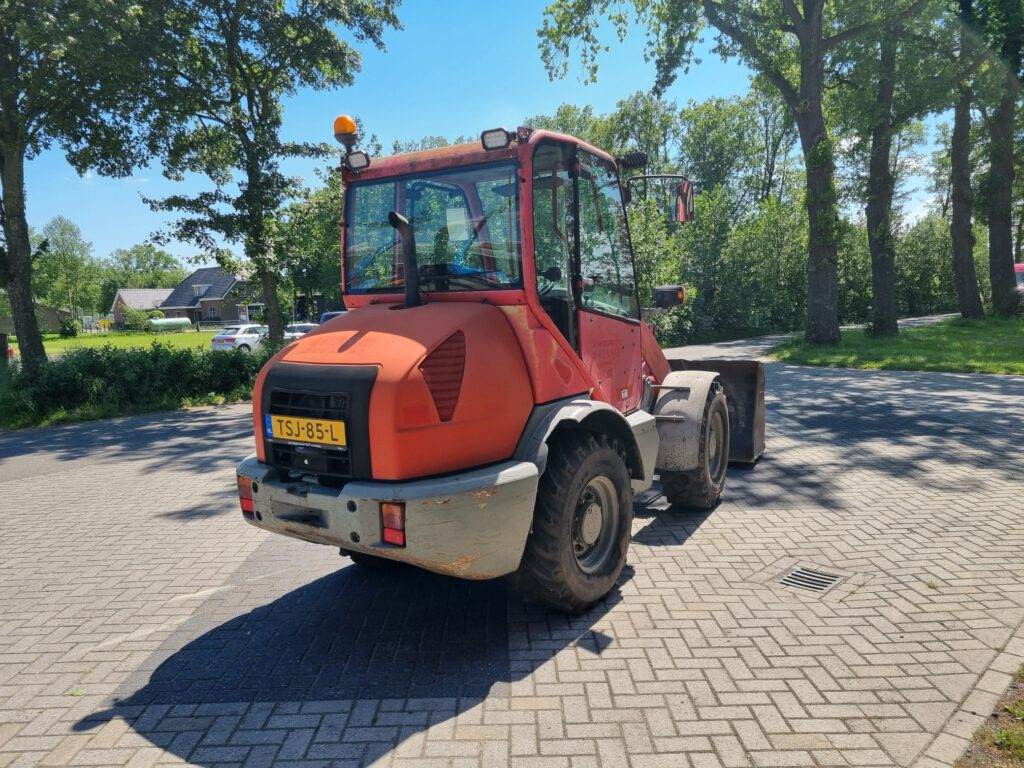 KOMATSU WA70-5 - Utovarivač točkaš: slika 4 KOMATSU WA70-5 - Utovarivač točkaš: slika 4
