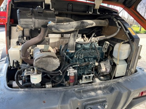 Utovarivač točkaš KUBOTA R082: slika 7