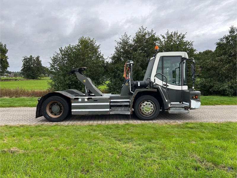 Terberg DT 183 | DISTRIBUTION TERMINAL | 8949 HOURS !!!! | LOW STEPS - Terminalni traktor: slika 4 Terberg DT 183 | DISTRIBUTION TERMINAL | 8949 HOURS !!!! | LOW STEPS - Terminalni traktor: slika 4