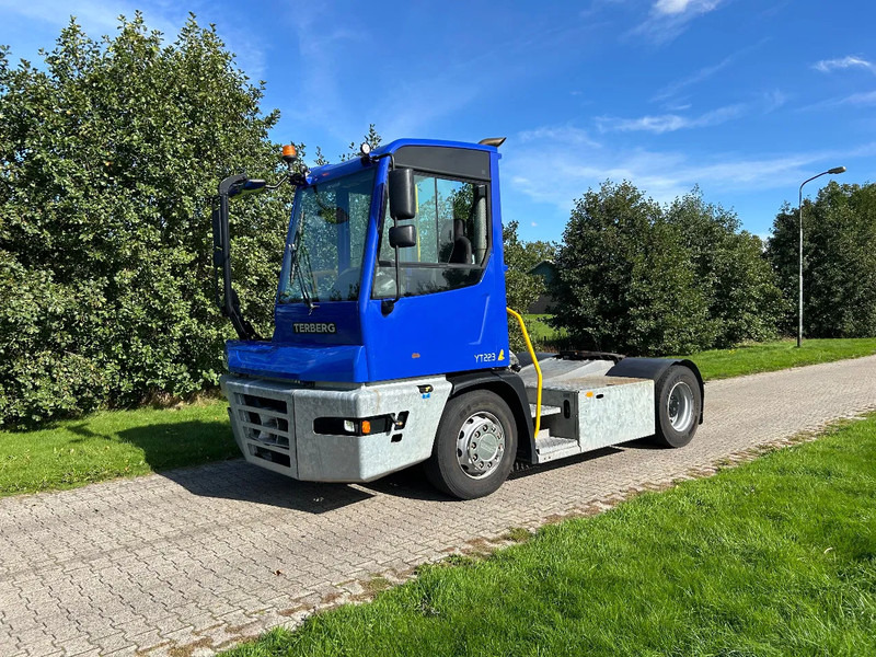 Terberg YT 223 | LOW HOURS - * 9211 *| GALVANISH CHASSIS | NEW MODEL - Terminalni traktor: slika 1 Terberg YT 223 | LOW HOURS - * 9211 *| GALVANISH CHASSIS | NEW MODEL - Terminalni traktor: slika 1