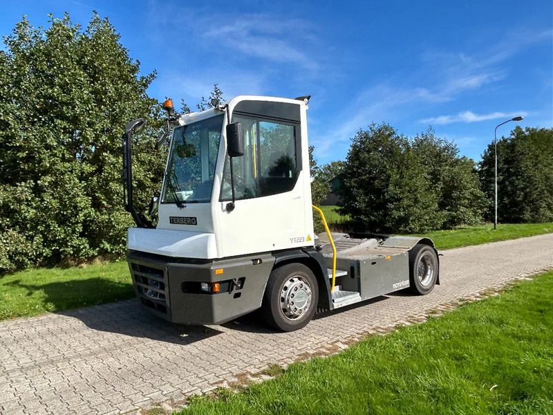Terberg YT 223 | LOW HOURS | AIRCO | MEGA LOW LOADER | - Terminalni traktor: slika 1 Terberg YT 223 | LOW HOURS | AIRCO | MEGA LOW LOADER | - Terminalni traktor: slika 1
