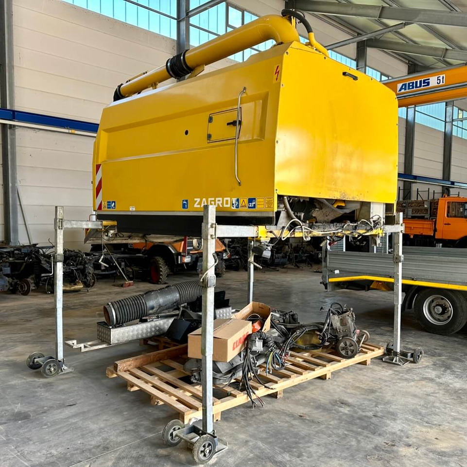 Unimog Aufbaukehrmaschine Trilety SK-370 - Autočistilica: slika 1 Unimog Aufbaukehrmaschine Trilety SK-370 - Autočistilica: slika 1