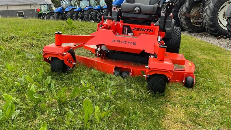 Ariens Zenith 60 SD Top professionel maskine med stor 2 c - Komunalni traktor: slika 4 Ariens Zenith 60 SD Top professionel maskine med stor 2 c - Komunalni traktor: slika 4