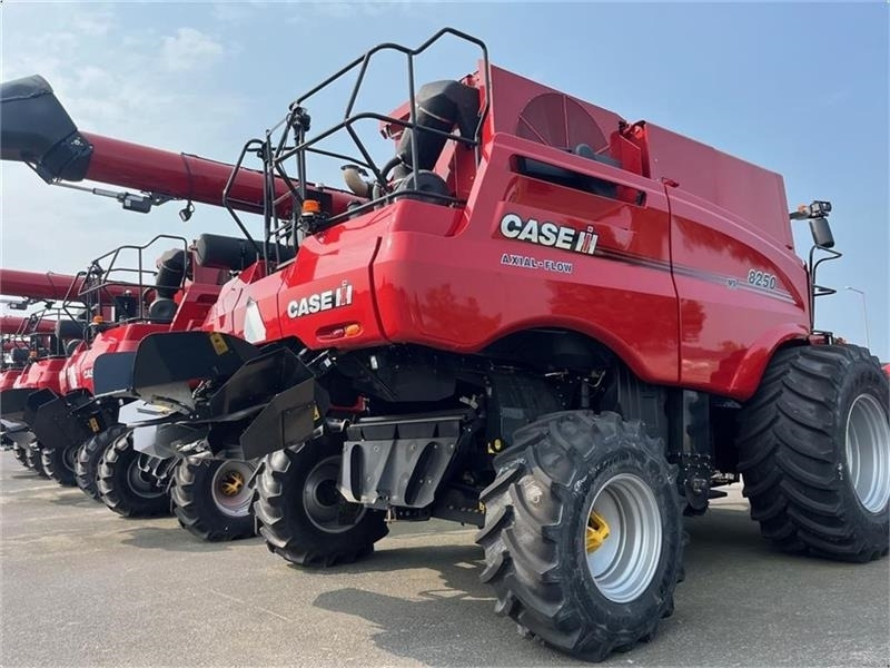Case IH 8250 Axial-Flow New and unused combine - Kombinovani kombajn: slika 4 Case IH 8250 Axial-Flow New and unused combine - Kombinovani kombajn: slika 4