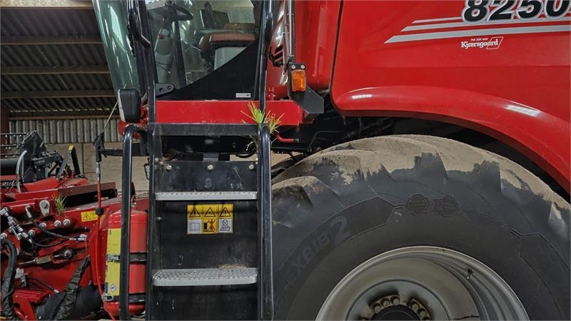 Case IH 8250 Axial-Flow med 35fod Varicut skærebord. Dansk - Kombinovani kombajn: slika 2 Case IH 8250 Axial-Flow med 35fod Varicut skærebord. Dansk - Kombinovani kombajn: slika 2