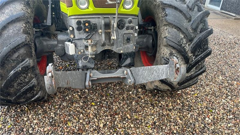 Claas Axion 830 Med frontlift  - Traktor: slika 4 Claas Axion 830 Med frontlift  - Traktor: slika 4