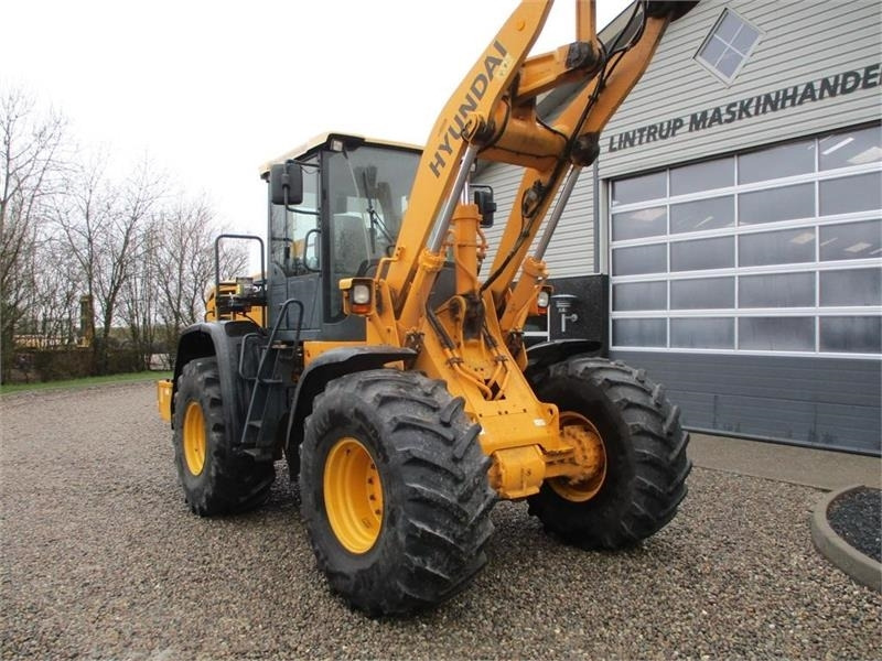 Hyundai 757-9A med 620/75R26 traktor hjul montering på  - Utovarivač točkaš: slika 3 Hyundai 757-9A med 620/75R26 traktor hjul montering på  - Utovarivač točkaš: slika 3