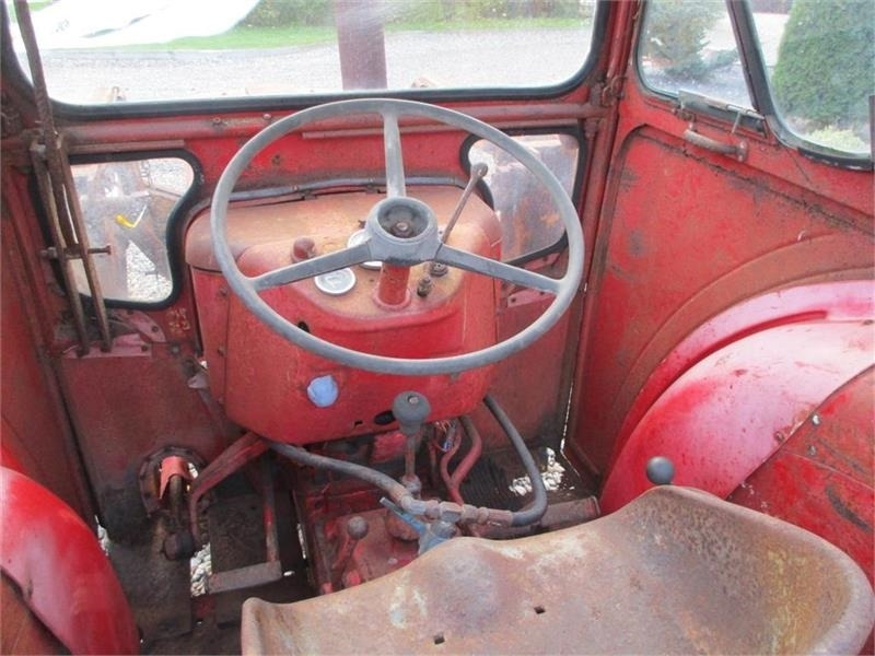 IH 276 Med frontlæsser - Traktor: slika 5 IH 276 Med frontlæsser - Traktor: slika 5