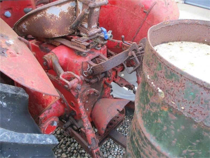 IH 276 Med frontlæsser - Traktor: slika 4 IH 276 Med frontlæsser - Traktor: slika 4