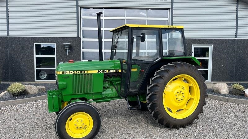 John Deere 2040 Med nye dæk hele vejen rundt - Traktor: slika 1 John Deere 2040 Med nye dæk hele vejen rundt - Traktor: slika 1