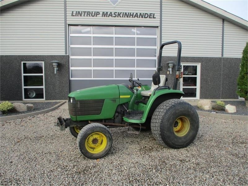 John Deere 4600 Med Græshjul - Traktor: slika 1 John Deere 4600 Med Græshjul - Traktor: slika 1