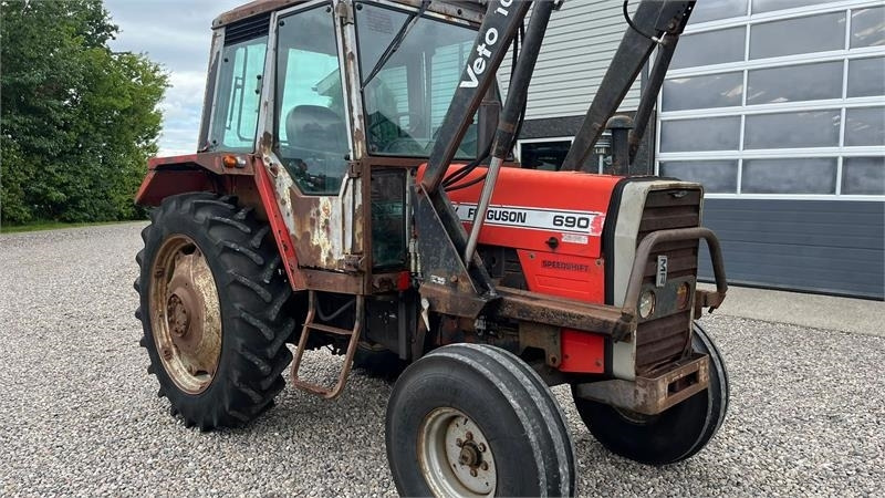 Traktor Massey Ferguson 690 Speedshift med frontlæsser: slika 16