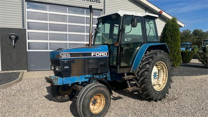 New Holland 5640 SL Dualpower - Traktor: slika 2 New Holland 5640 SL Dualpower - Traktor: slika 2