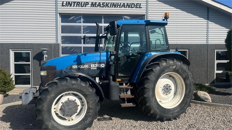 New Holland 8360 Rangecommand - Traktor: slika 1 New Holland 8360 Rangecommand - Traktor: slika 1
