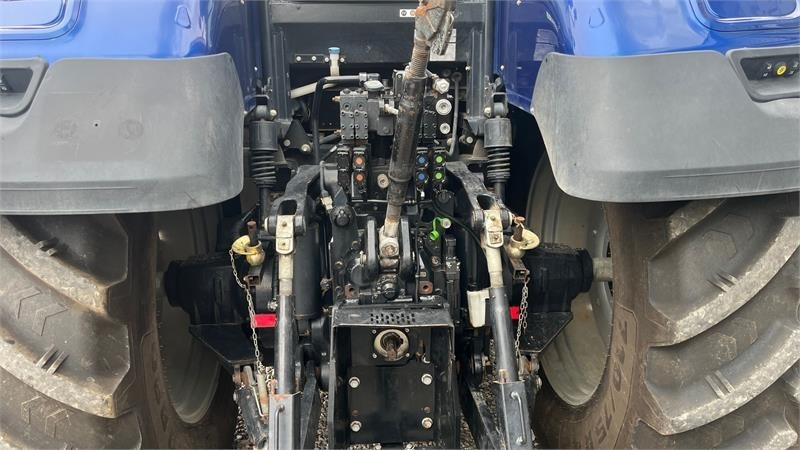 New Holland T7.315 Auto Command BluePower med frontlift - Traktor: slika 5 New Holland T7.315 Auto Command BluePower med frontlift - Traktor: slika 5