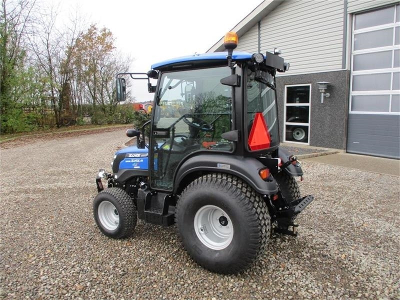 Solis 26 HST Med kabine, Turf dæk og frontlift - Traktor: slika 3 Solis 26 HST Med kabine, Turf dæk og frontlift - Traktor: slika 3
