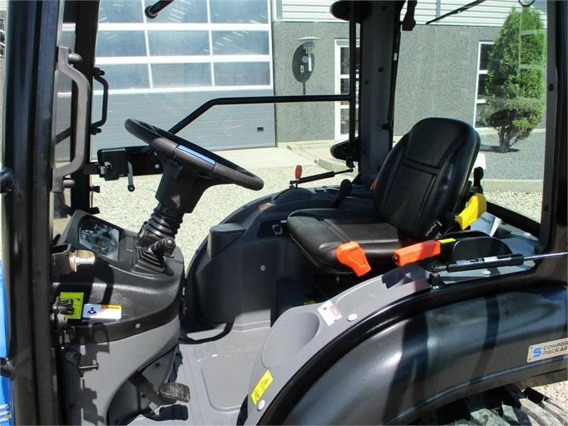 Solis 26 HST med kabine og Industrihjul - Traktor: slika 2 Solis 26 HST med kabine og Industrihjul - Traktor: slika 2