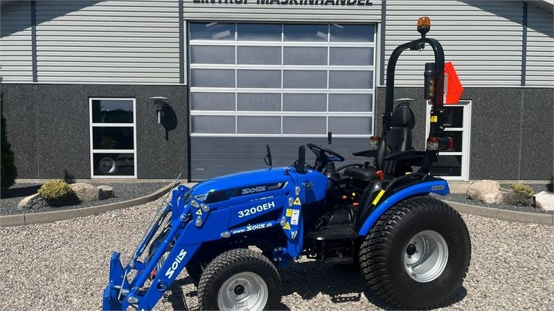 Solis H26 HST Turfdæk og Frontlæsser - Traktor: slika 1 Solis H26 HST Turfdæk og Frontlæsser - Traktor: slika 1