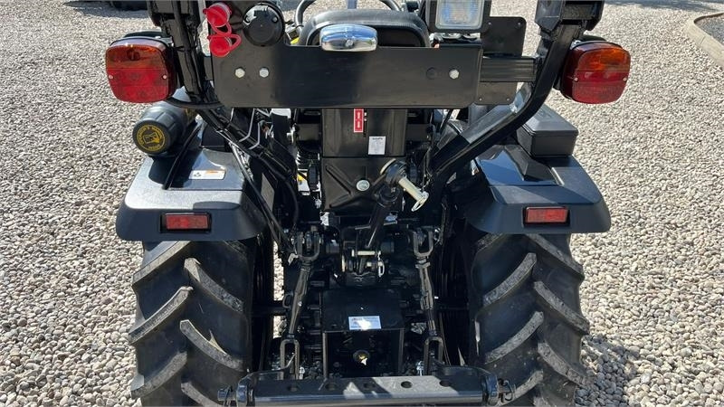 Solis S26 6+2 gearmaskine Limited Edition i sort med bre - Komunalni traktor: slika 4 Solis S26 6+2 gearmaskine Limited Edition i sort med bre - Komunalni traktor: slika 4