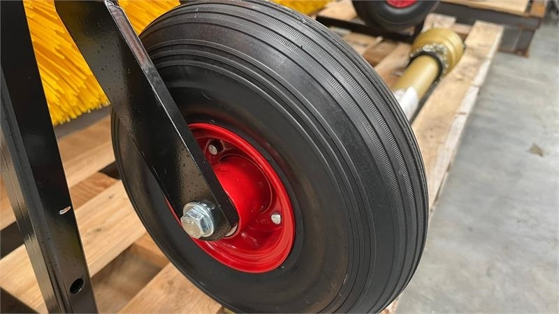 Thyregod TK 1600 PTO, med hydraulisk sving. - Metle: slika 3 Thyregod TK 1600 PTO, med hydraulisk sving. - Metle: slika 3