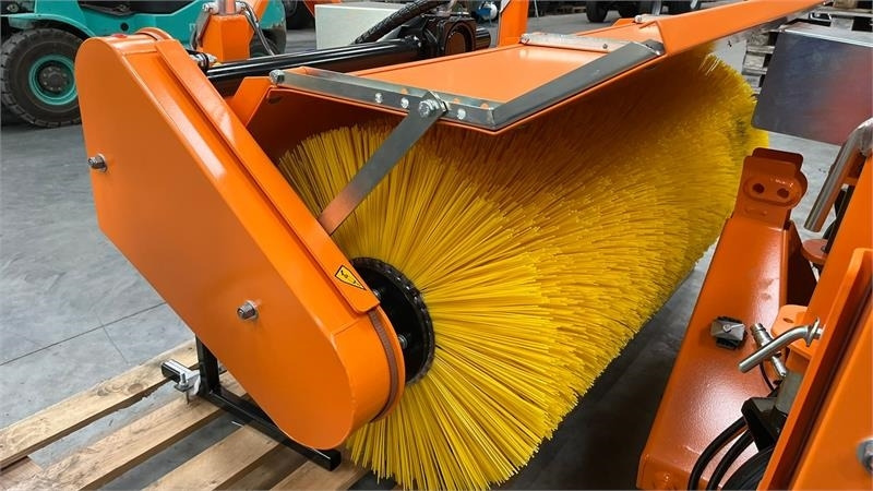 Thyregod TK 1600 PTO, med hydraulisk sving. - Metle: slika 5 Thyregod TK 1600 PTO, med hydraulisk sving. - Metle: slika 5