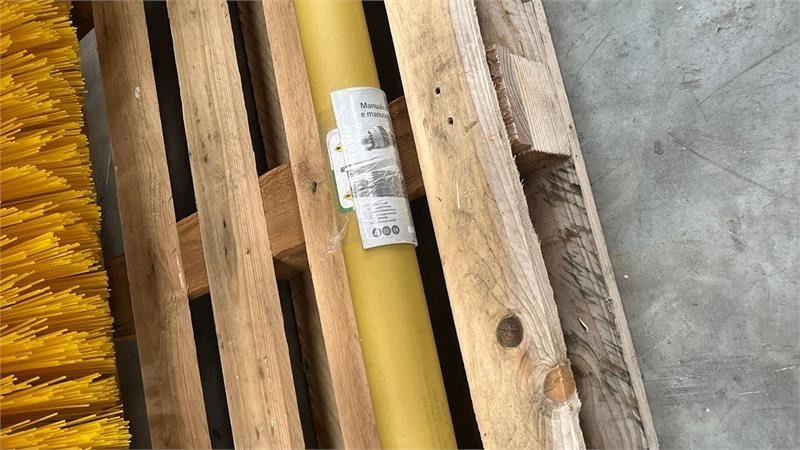 Thyregod TK 1600 PTO, med hydraulisk sving. - Metle: slika 4 Thyregod TK 1600 PTO, med hydraulisk sving. - Metle: slika 4