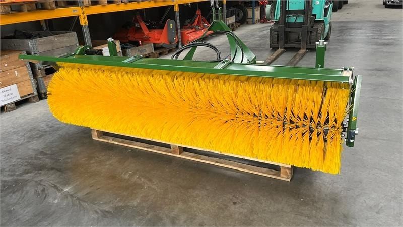 Thyregod TK 2800 med nylon børster og hydraulisk sving. bre - Metle: slika 4 Thyregod TK 2800 med nylon børster og hydraulisk sving. bre - Metle: slika 4