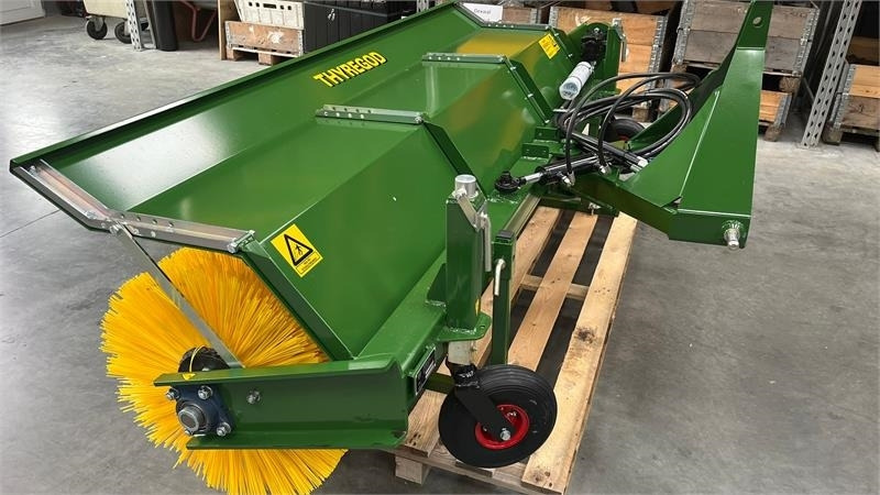 Thyregod TK 2800 med nylon børster og hydraulisk sving. bre - Metle: slika 2 Thyregod TK 2800 med nylon børster og hydraulisk sving. bre - Metle: slika 2