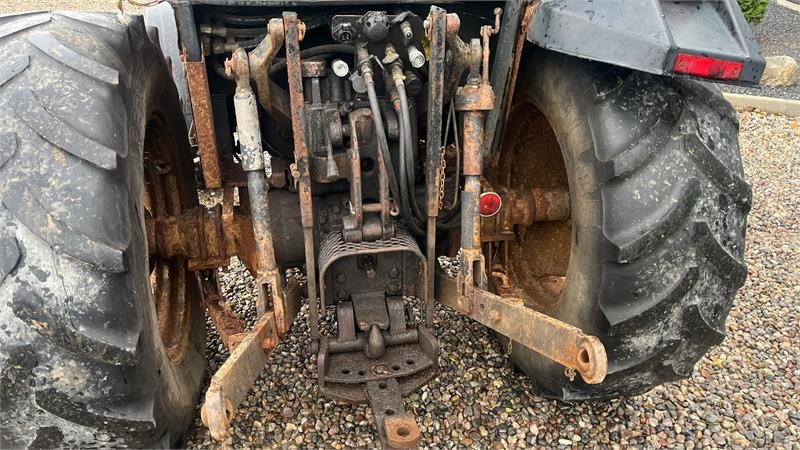 Valmet 455 Med en slags frontlift  - Traktor: slika 4 Valmet 455 Med en slags frontlift  - Traktor: slika 4