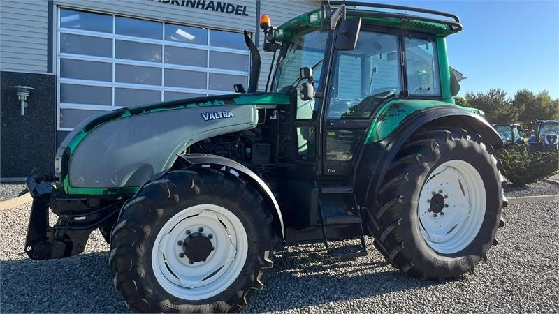 Valtra T130 med 3.5ton frontlift - Traktor: slika 2 Valtra T130 med 3.5ton frontlift - Traktor: slika 2