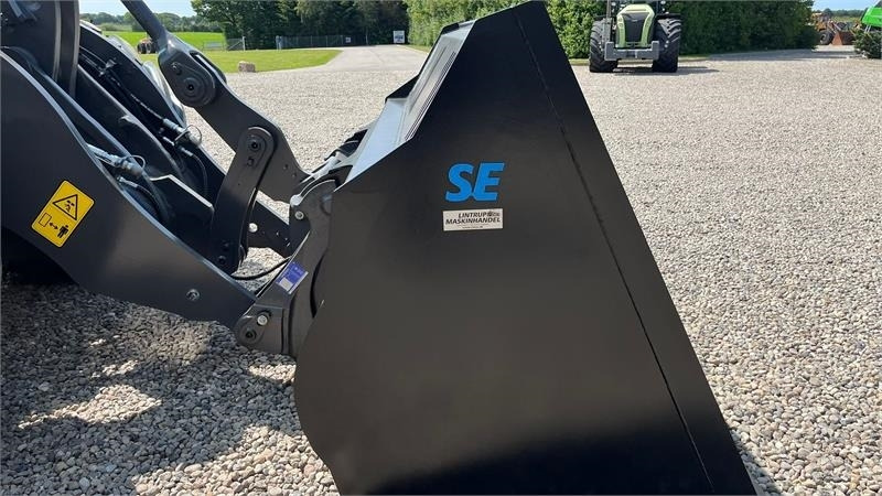 Utovarivač točkaš Volvo 4m3 skovl med Volvo beslag på. Den er 2.75m bred: slika 8