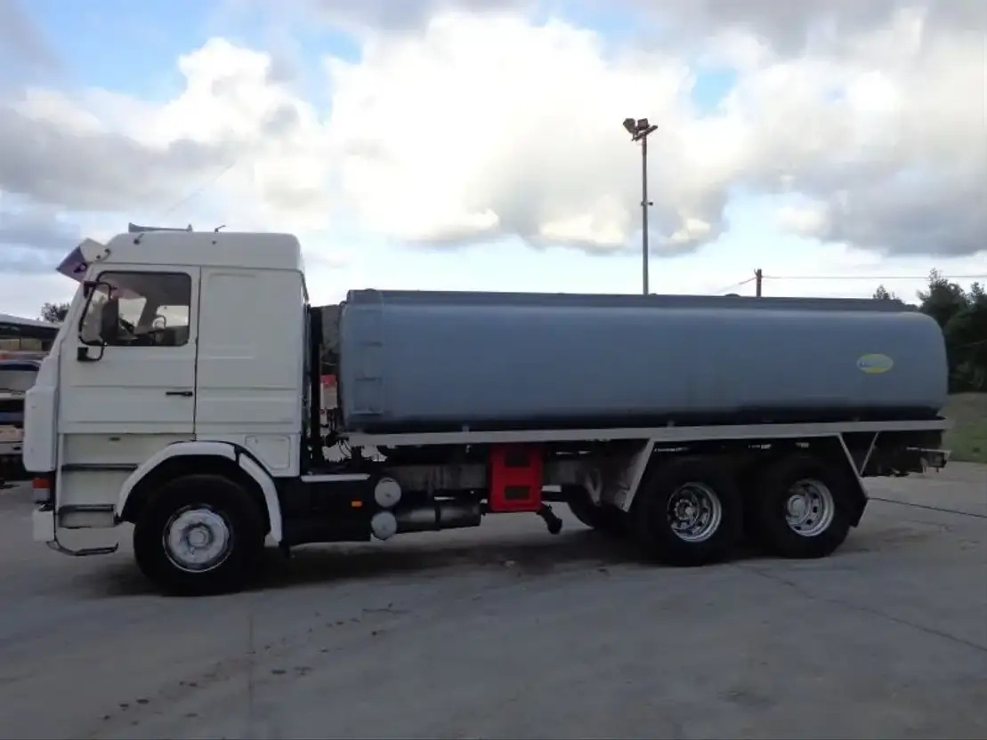 Scania R143-470 V8 Scania R143HL .470 6X2 Diesel/OIL Tank - Kamion cisterna: slika 3 Scania R143-470 V8 Scania R143HL .470 6X2 Diesel/OIL Tank - Kamion cisterna: slika 3