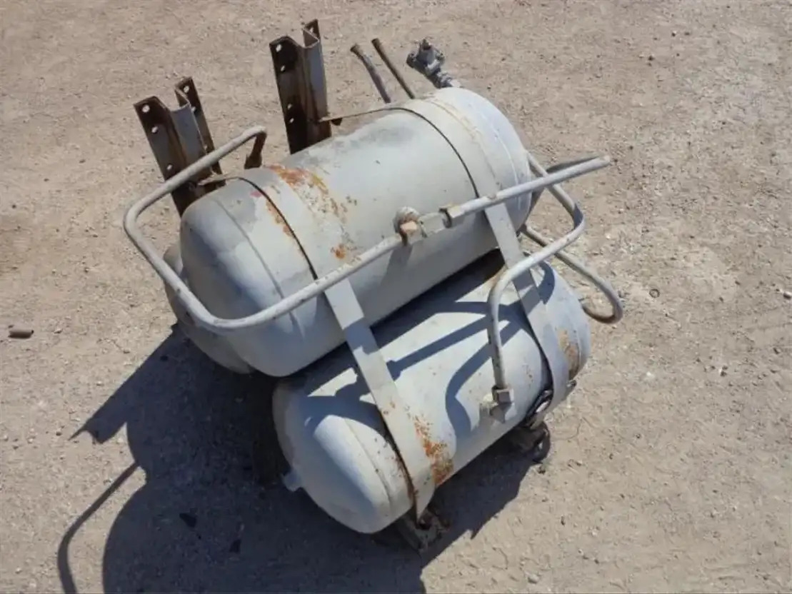 Volvo Airtanks From Volvo F88-F89 - Delovi kočnica za Kamion: slika 1 Volvo Airtanks From Volvo F88-F89 - Delovi kočnica za Kamion: slika 1