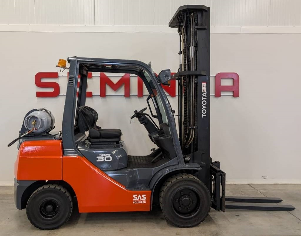 Toyota 10787 - 02-8FGF30 - Gasni viljuškar: slika 2 Toyota 10787 - 02-8FGF30 - Gasni viljuškar: slika 2