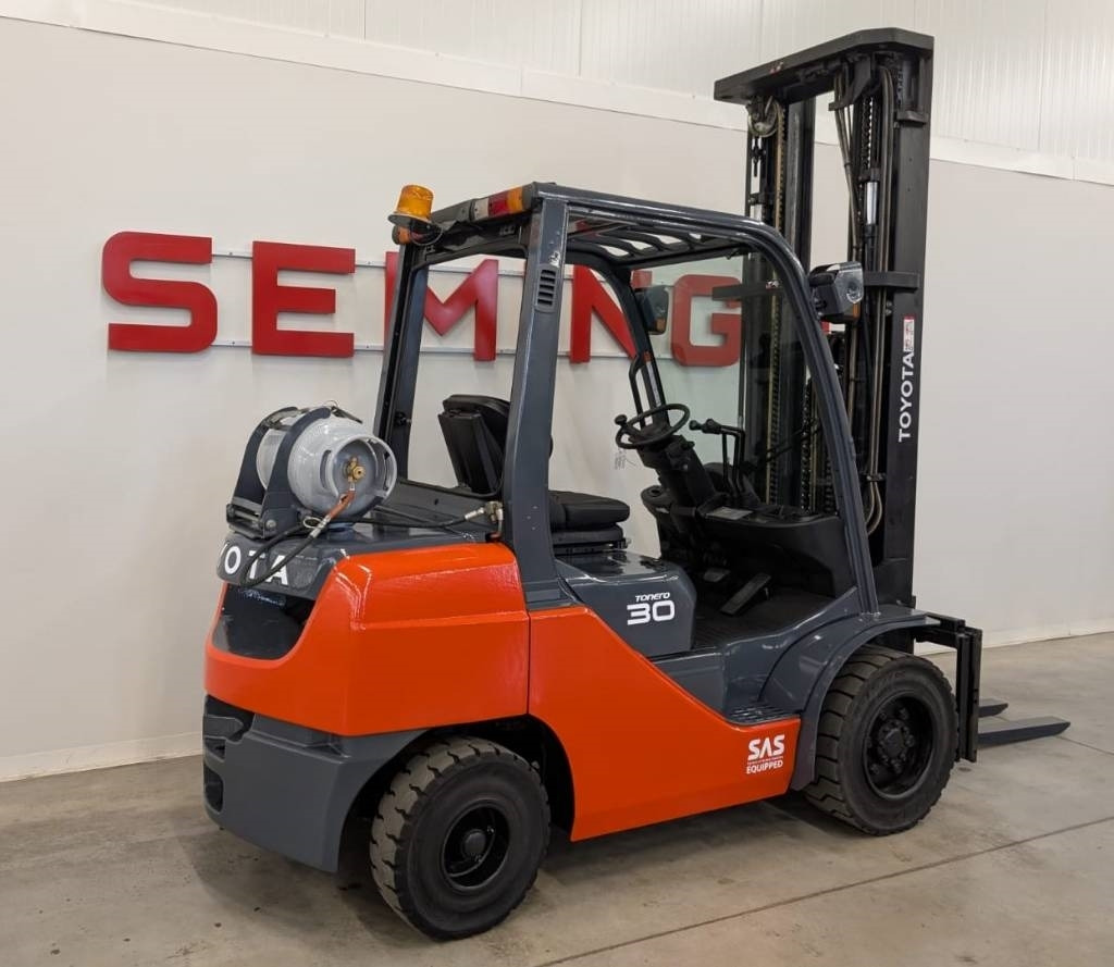 Toyota 10787 - 02-8FGF30 - Gasni viljuškar: slika 3 Toyota 10787 - 02-8FGF30 - Gasni viljuškar: slika 3