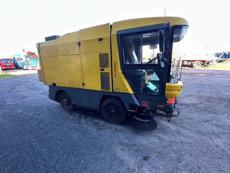 Ravo 530 VEEGMACHINE/SWEEPER!! - Autočistilica: slika 5 Ravo 530 VEEGMACHINE/SWEEPER!! - Autočistilica: slika 5