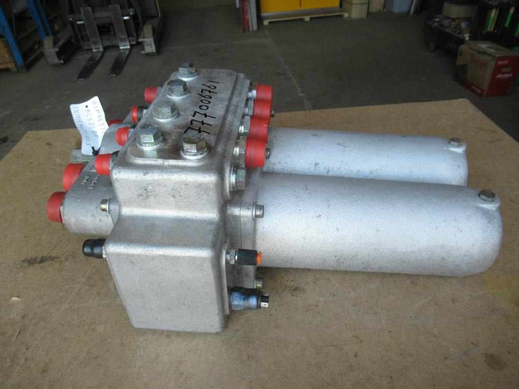 Bomag BC572RB - - Filter za ulje za Građevinska mašina: slika 1 Bomag BC572RB - - Filter za ulje za Građevinska mašina: slika 1