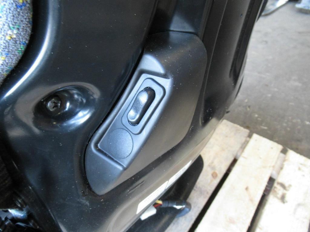 CNH 737328993 - - Sedište za Građevinska mašina: slika 2 CNH 737328993 - - Sedište za Građevinska mašina: slika 2