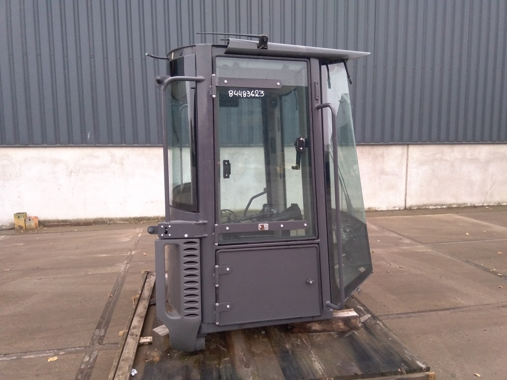 Case 84483623 - 84338702 - Kabina za Građevinska mašina: slika 2 Case 84483623 - 84338702 - Kabina za Građevinska mašina: slika 2