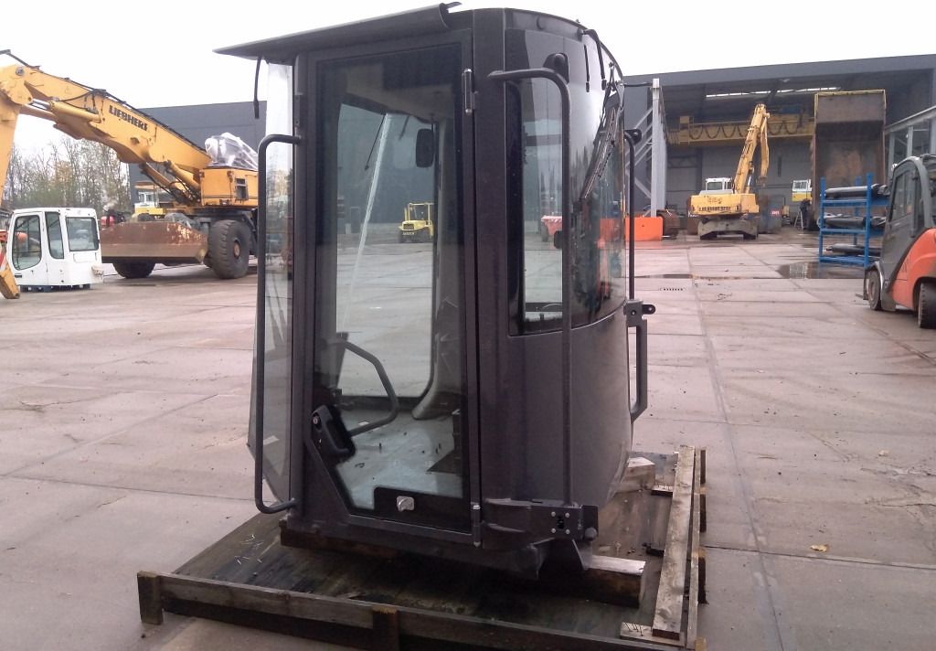 Case 84483623 - 84338702 - Kabina za Građevinska mašina: slika 4 Case 84483623 - 84338702 - Kabina za Građevinska mašina: slika 4