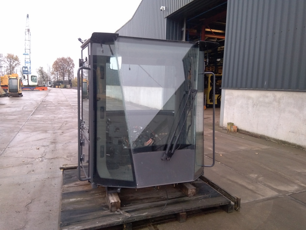 Case 84483623 - 84338702 - Kabina za Građevinska mašina: slika 1 Case 84483623 - 84338702 - Kabina za Građevinska mašina: slika 1